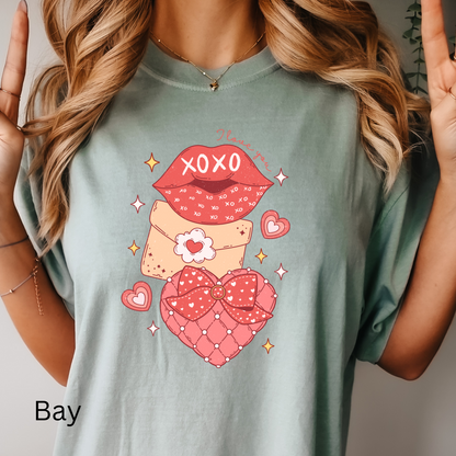 a woman wearing a shirt that says xoxo on it